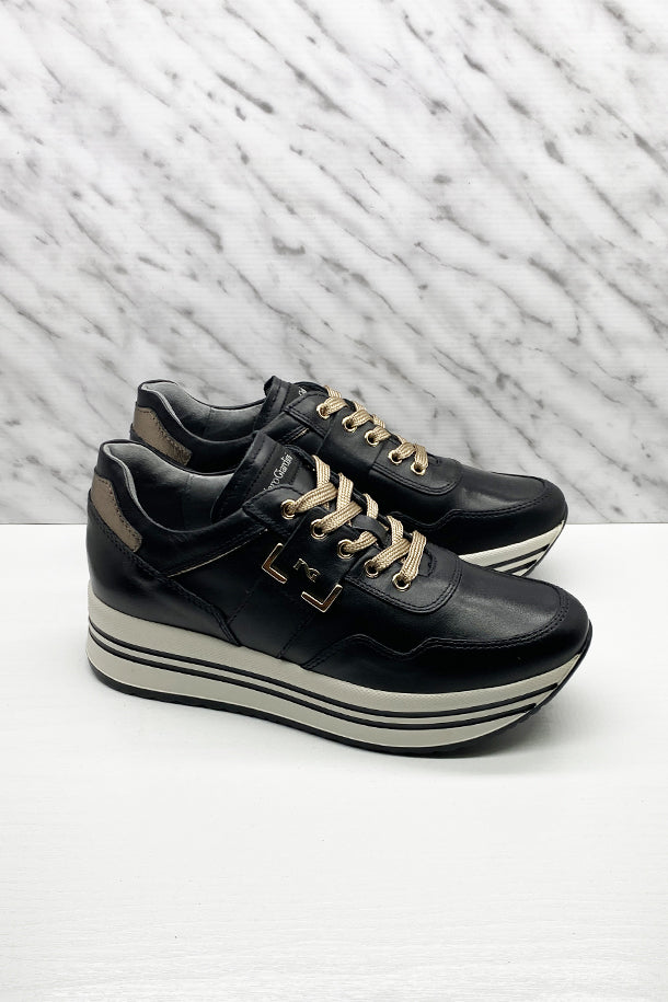 Sneakers-1
