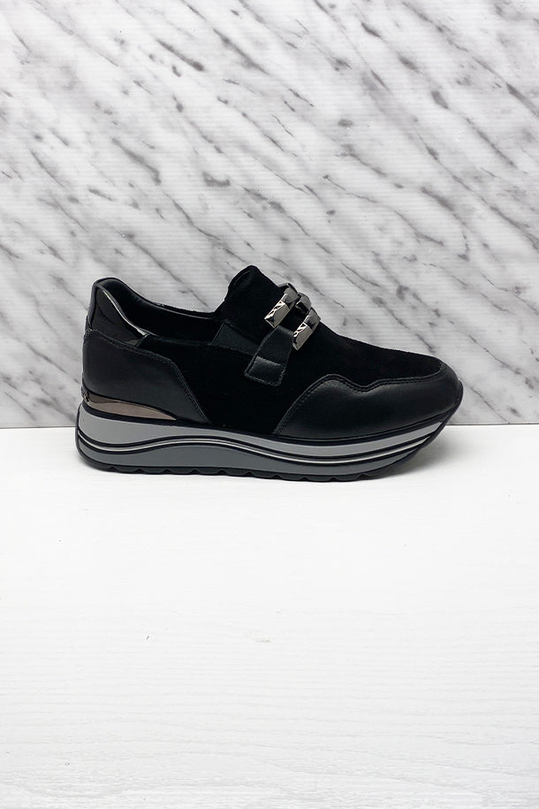 Sneakers-1
