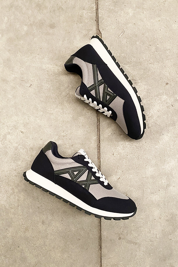Sneakers-1