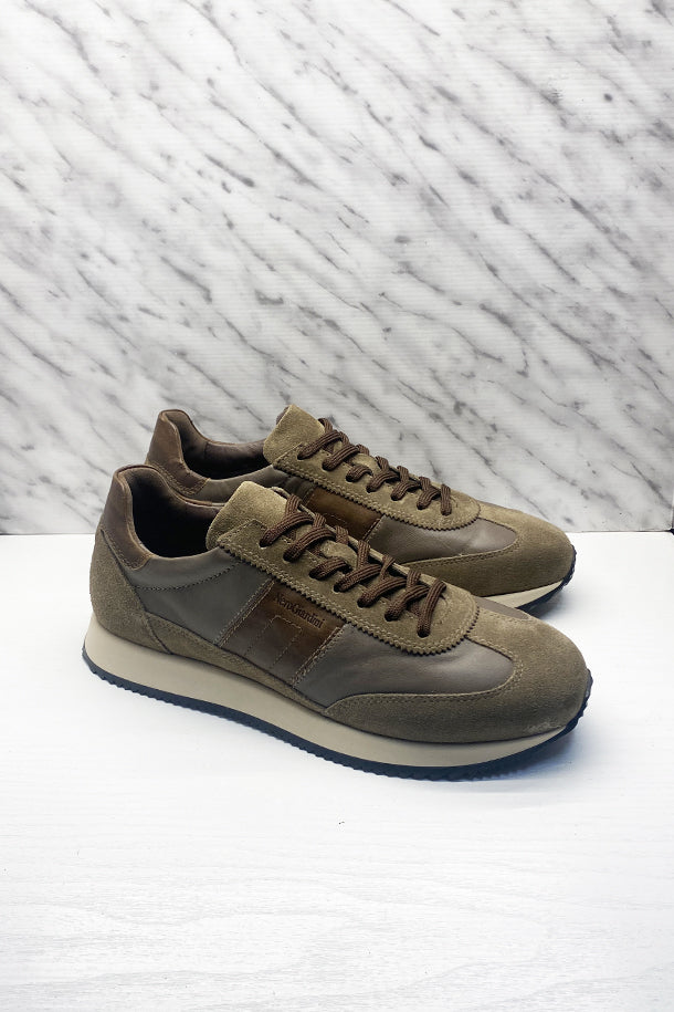 Sneakers-1