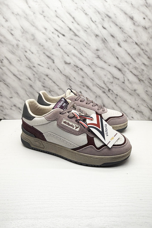 Sneakers-1