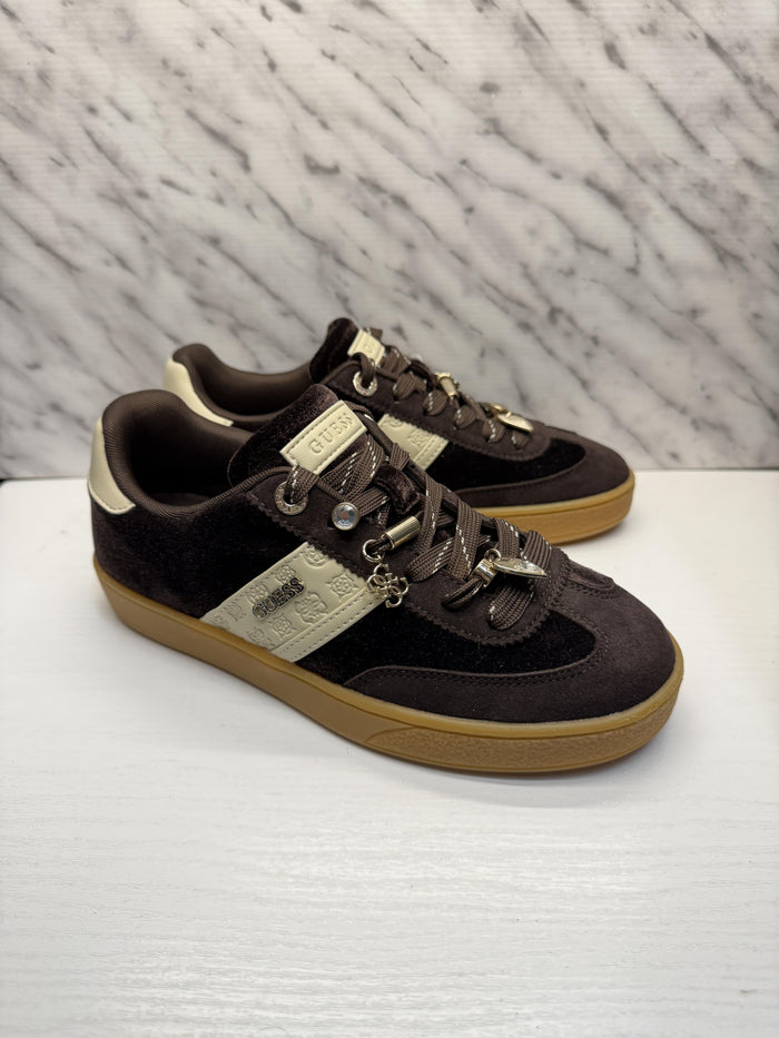 Sneakers-1