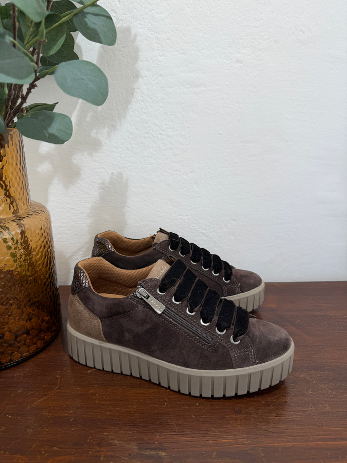 Sneakers-1