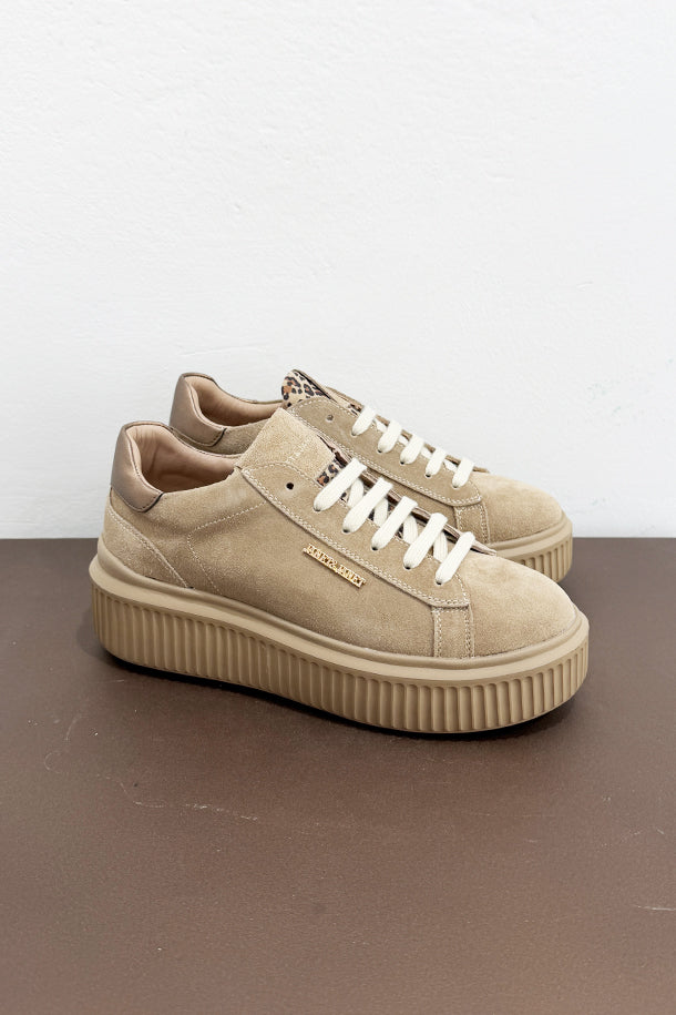 Sneakers-1
