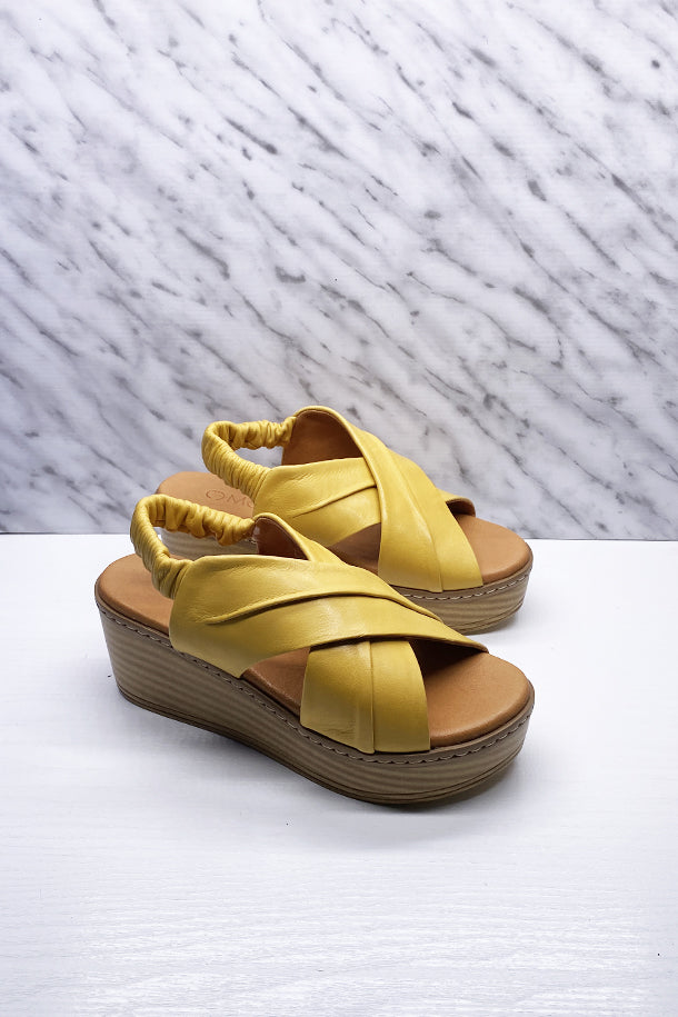 Sandali con zeppa-1