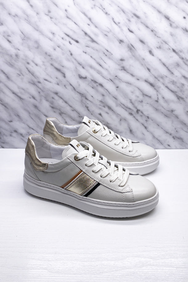 Sneakers-1