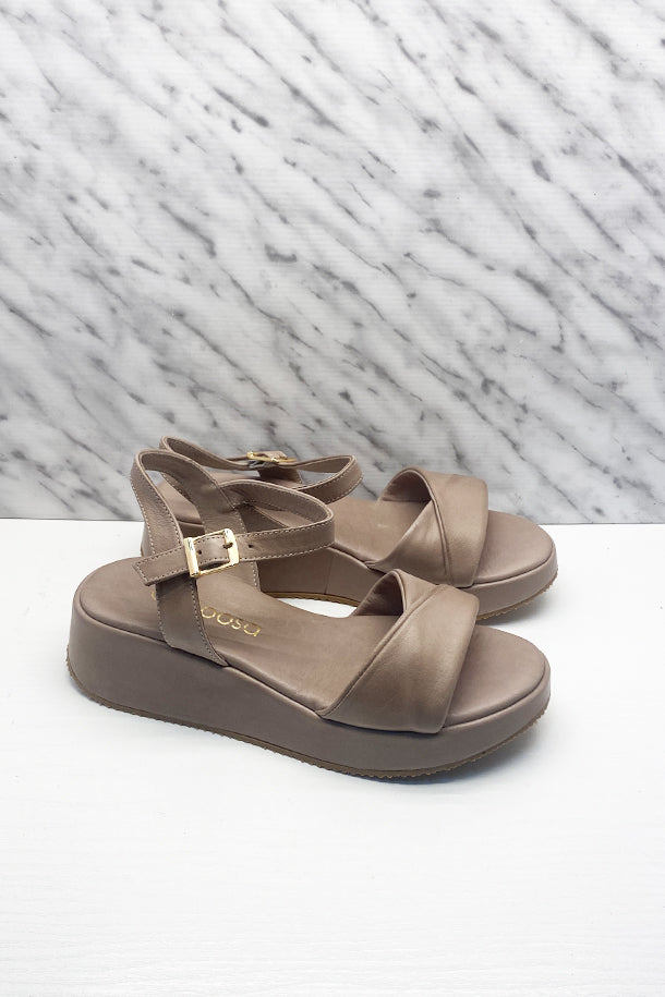 Sandali con zeppa-1