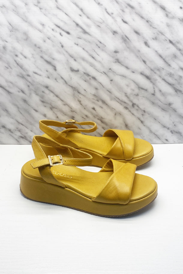 Sandali con zeppa-1