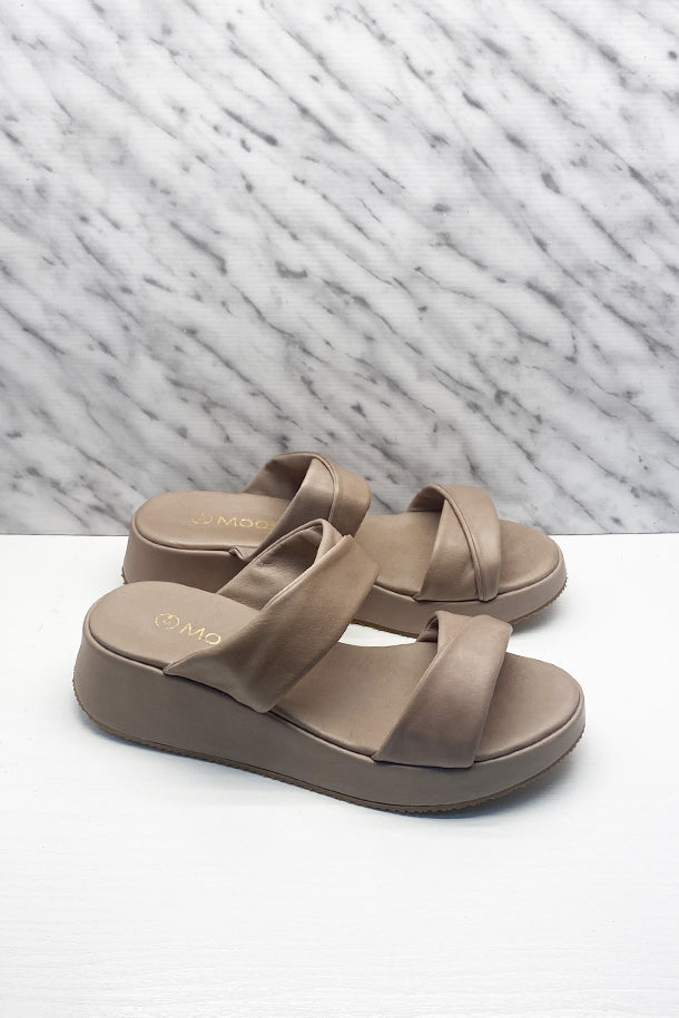 Sandali con zeppa-1