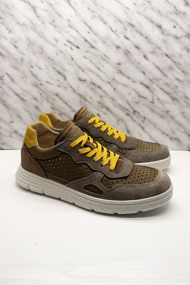 Sneakers-1