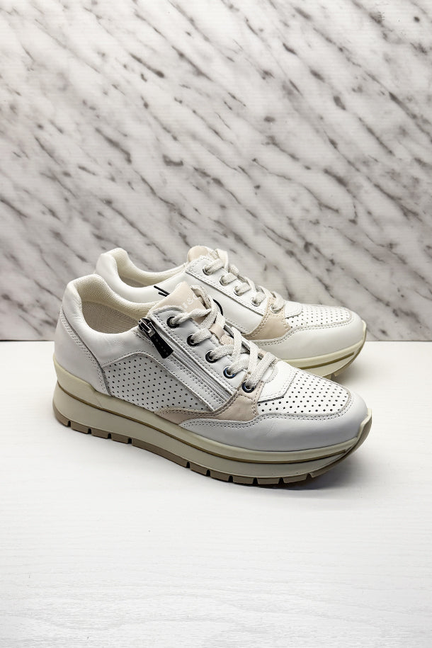 Sneakers-1