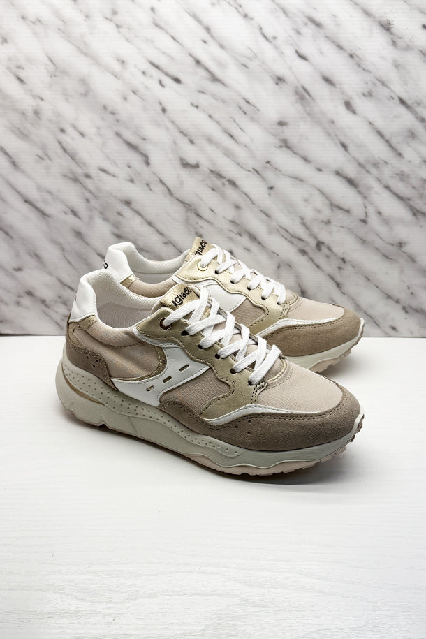 Sneakers-1