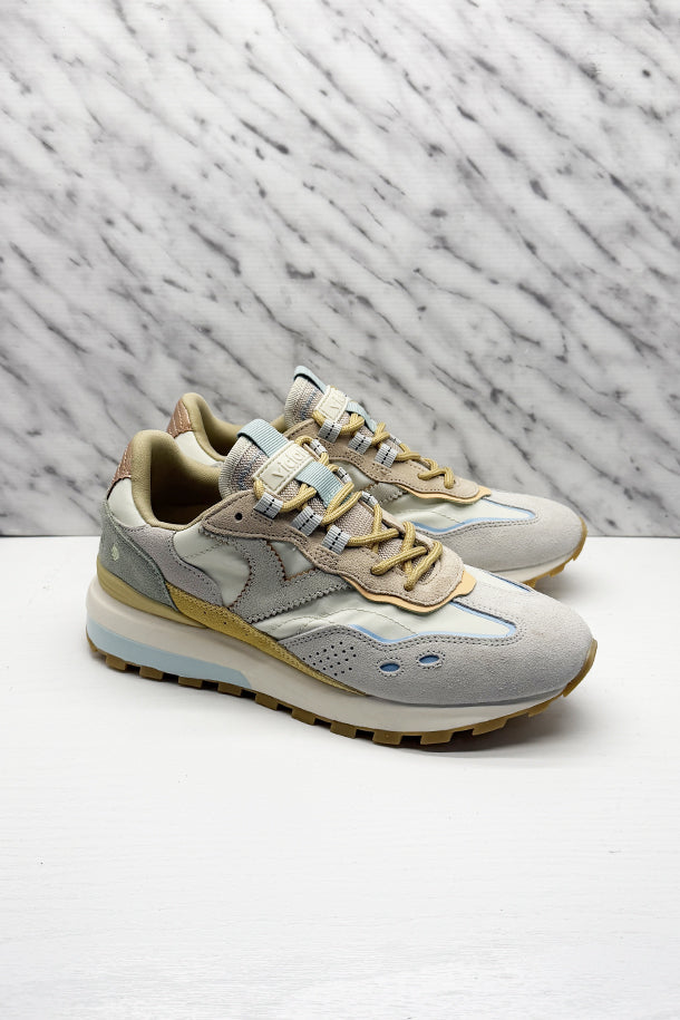 Sneakers-1
