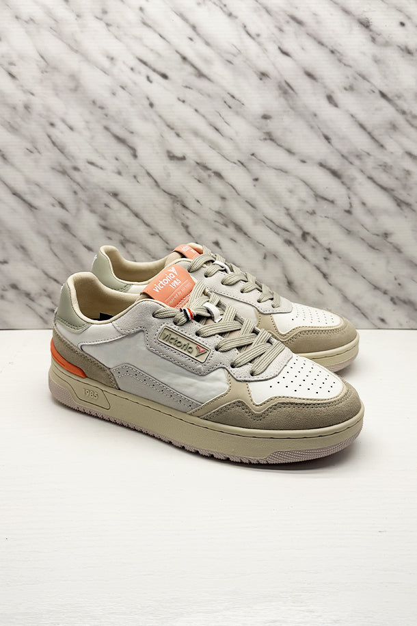 Sneakers-1