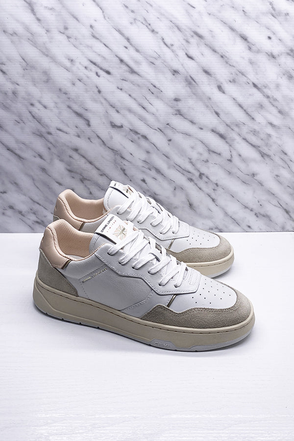 Sneakers allacciate