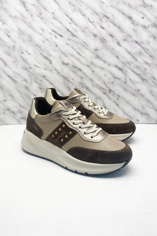 Sneakers-1