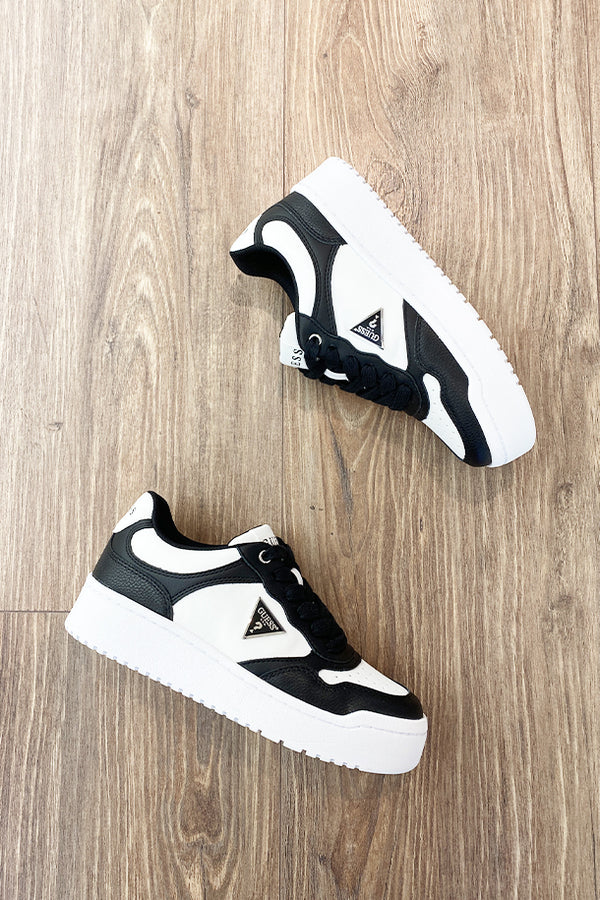 Sneakers allacciate