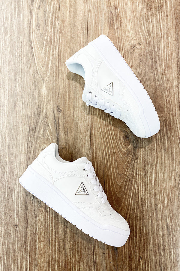 Sneakers allacciate