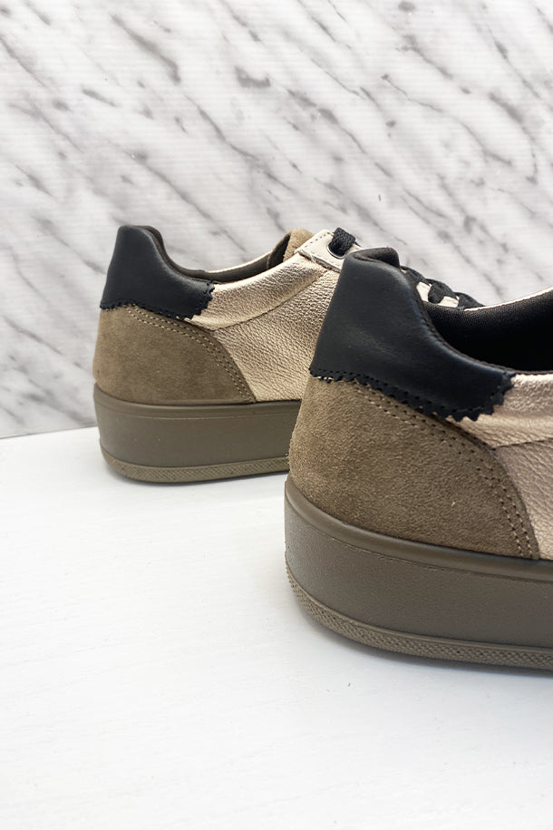 Sneakers-3