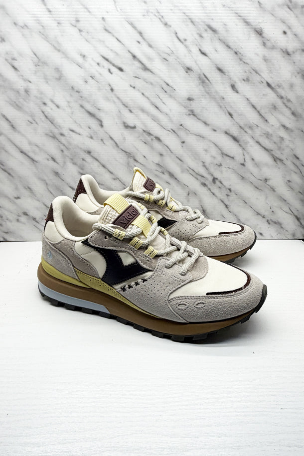Sneakers-1