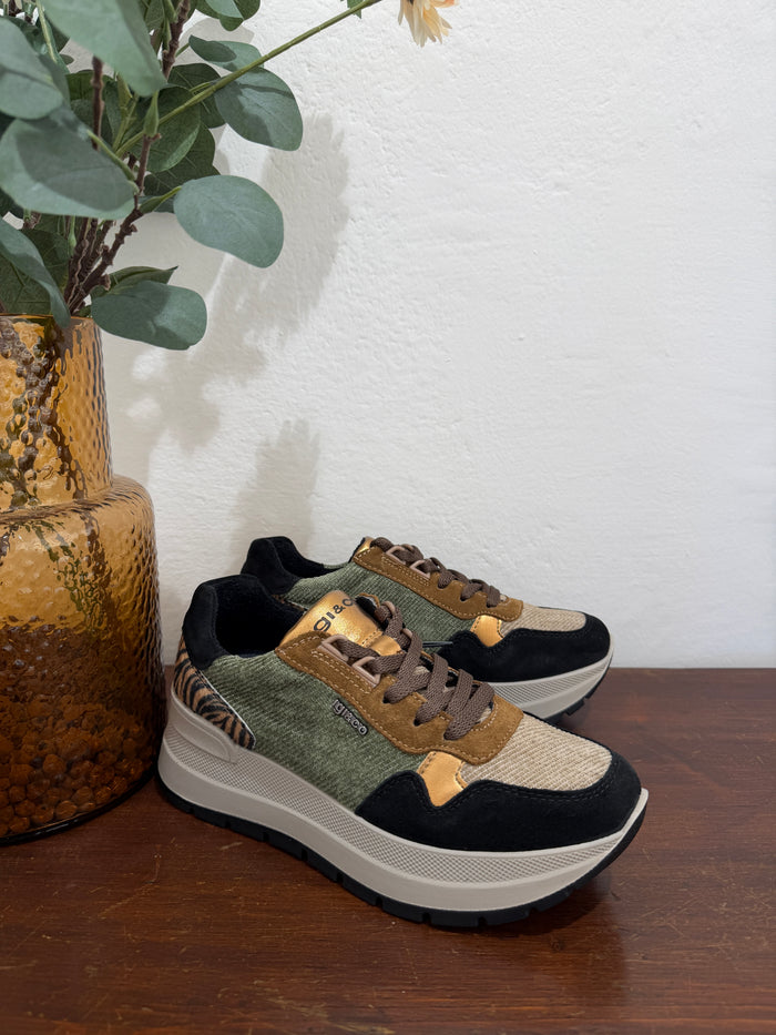 Sneakers-1