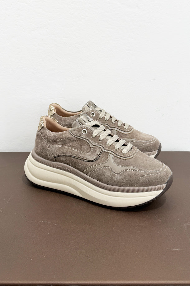 Sneakers-1