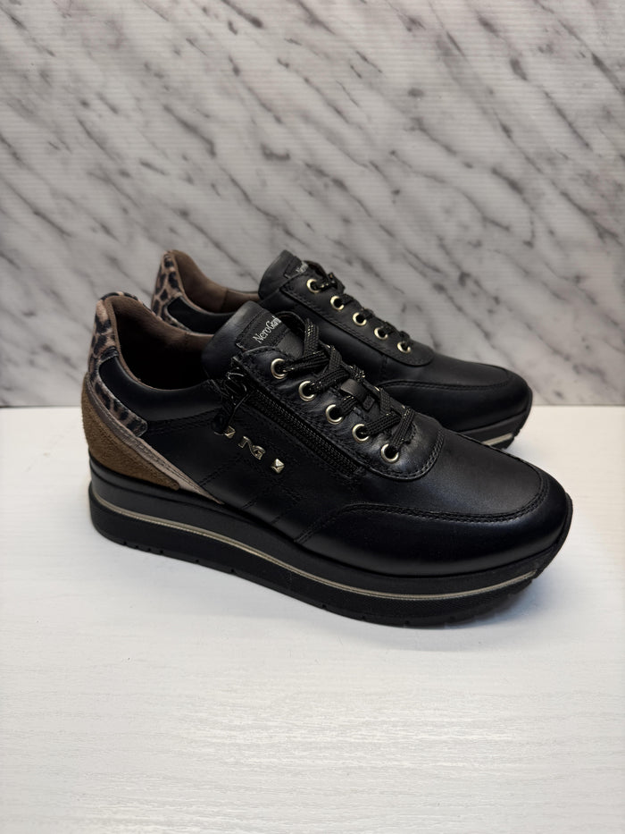 Sneakers-1