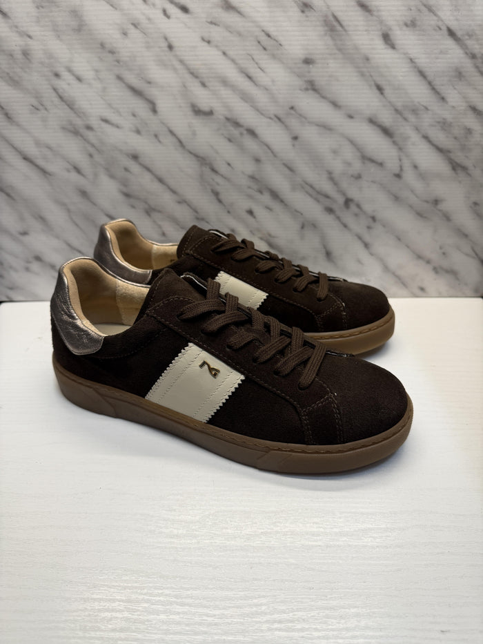 Sneakers-1