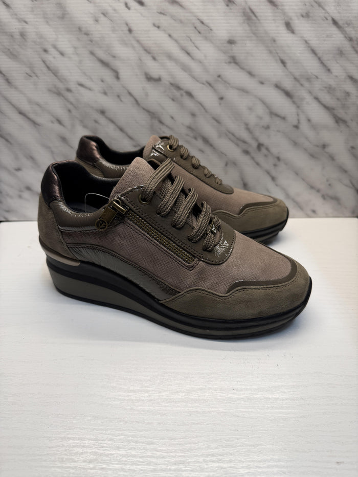 Sneakers-1