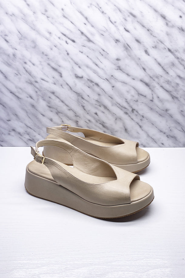 Sandali con zeppa-1
