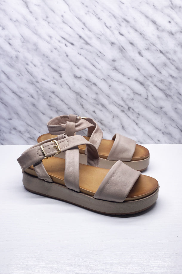 Sandali con zeppa-1