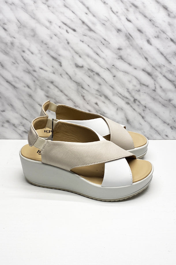 Sandali con zeppa-1