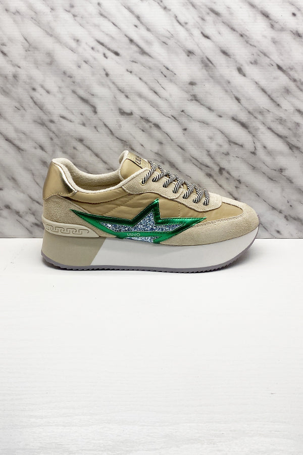 Sneakers allacciate