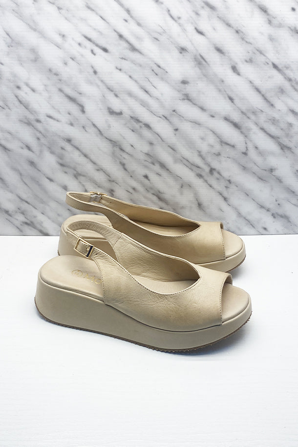 Sandali con zeppa-1