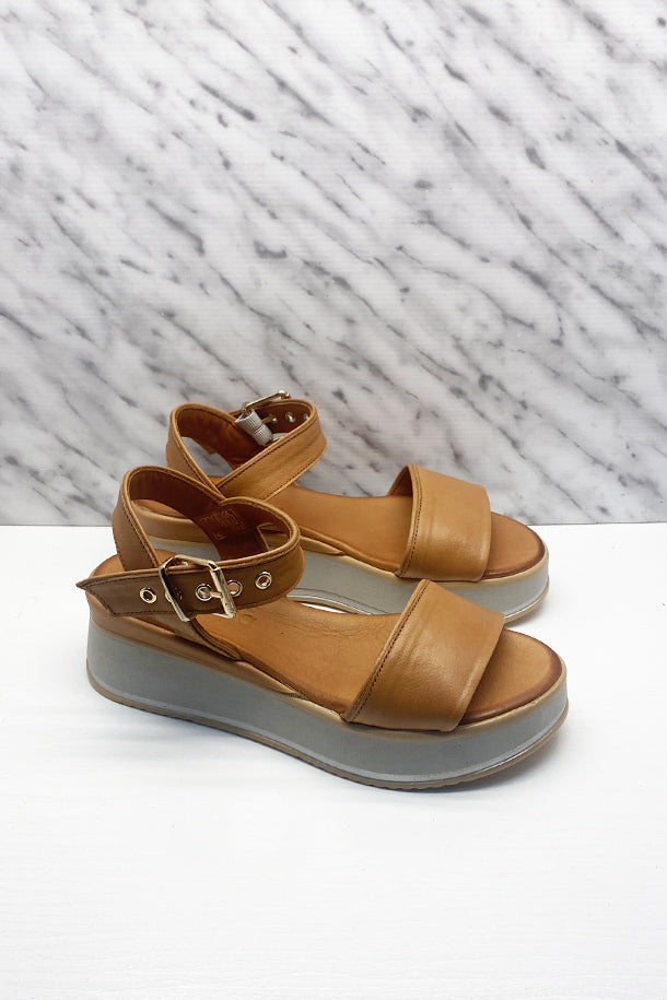 Sandali con zeppa-1