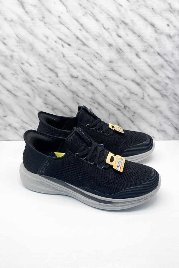 Sneakers allacciate