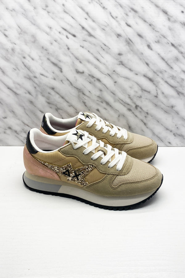 Sneakers allacciate