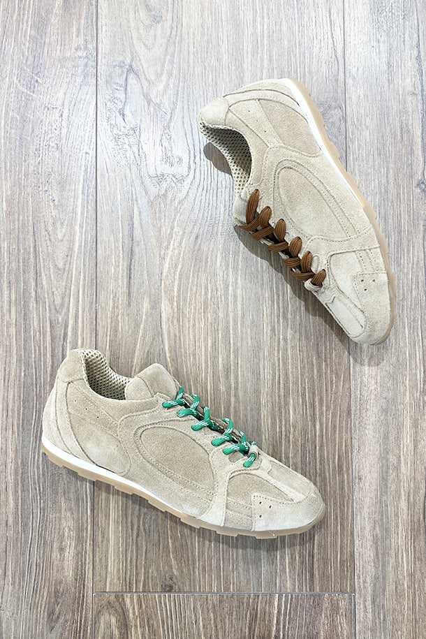 Sneakers-1