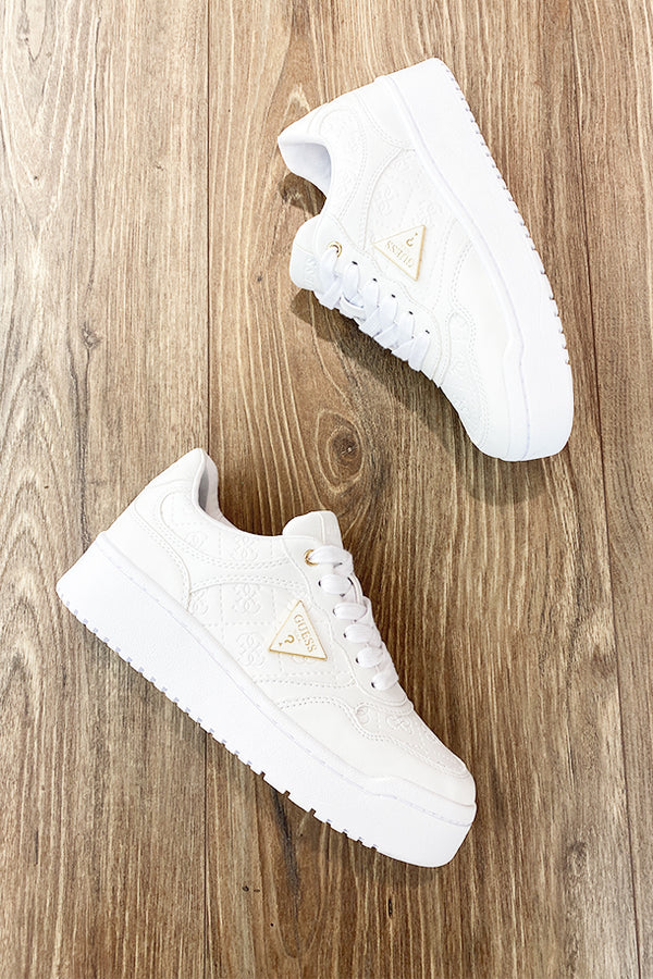 Sneakers allacciate