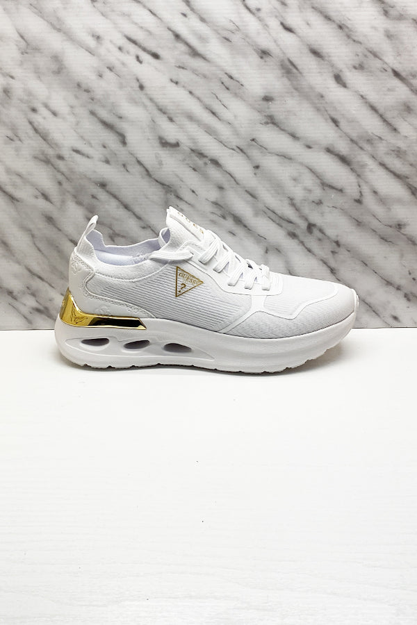 Sneakers allacciate