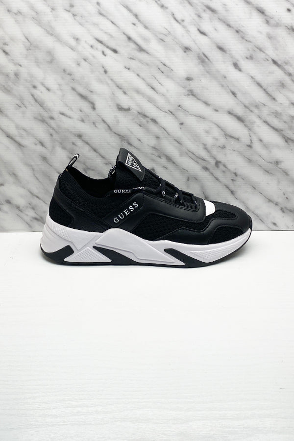 Sneakers allacciate