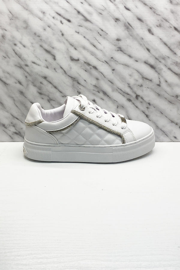 Sneakers allacciate