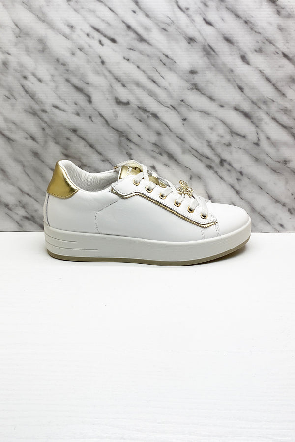 Sneakers allacciate