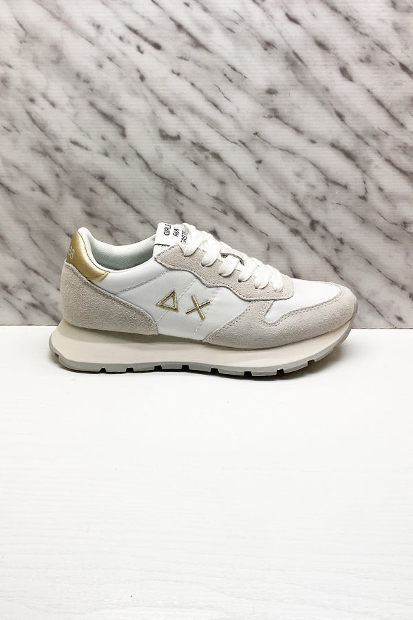 Sneakers allacciate