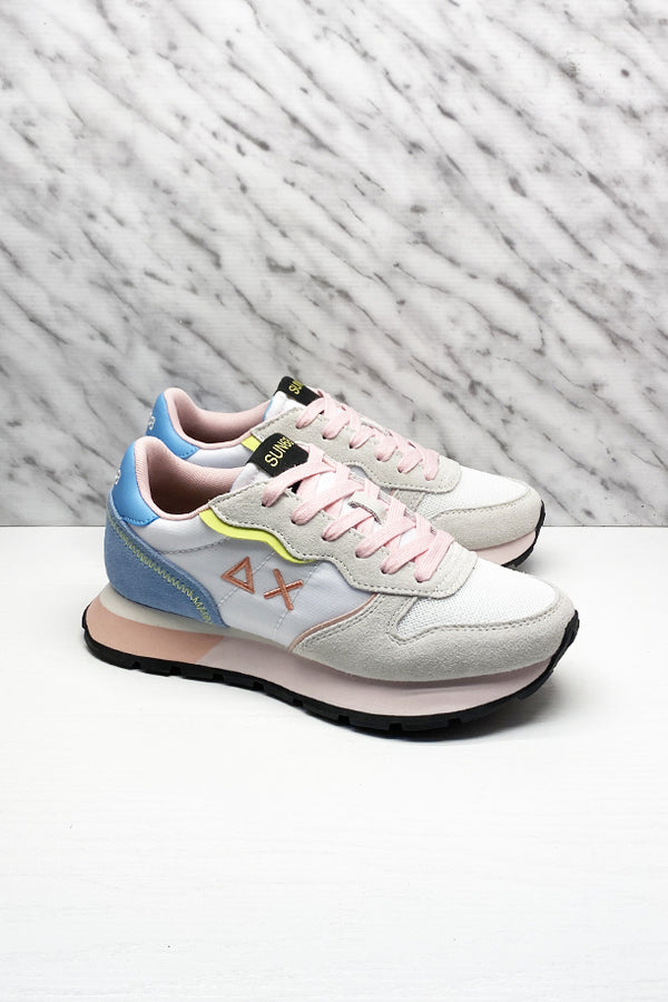Sneakers allacciate