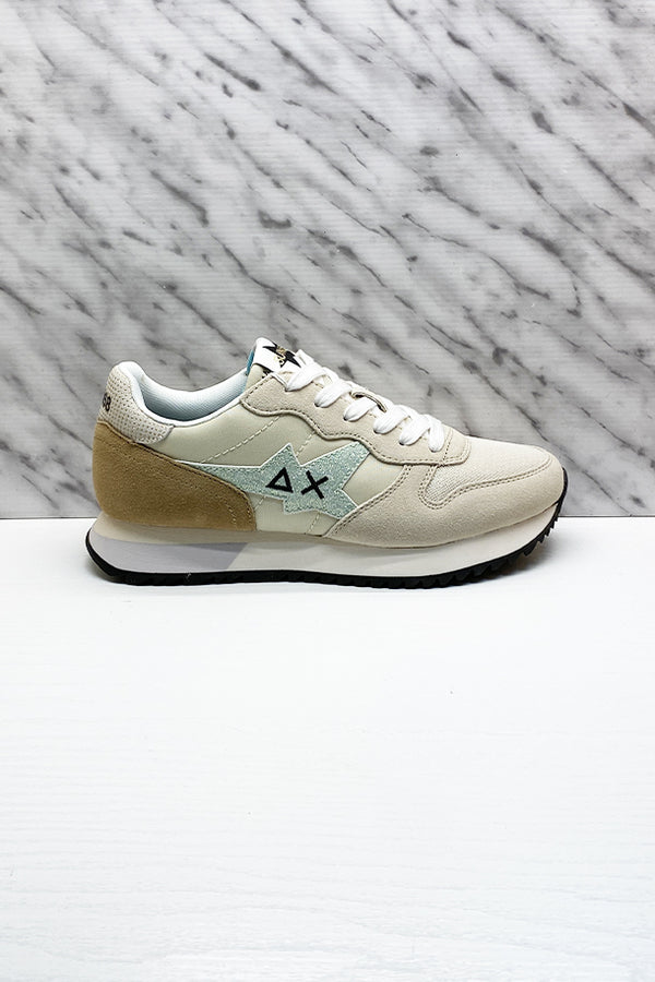 Sneakers allacciate