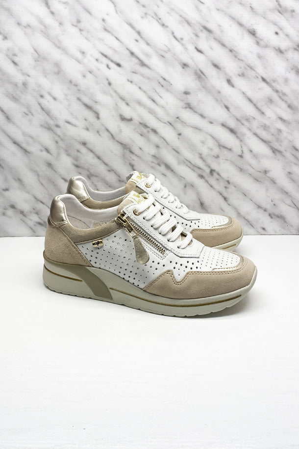 Sneakers-1