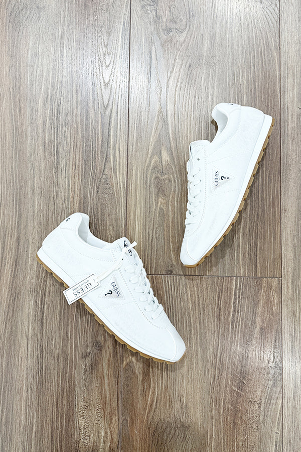 Sneakers allacciate