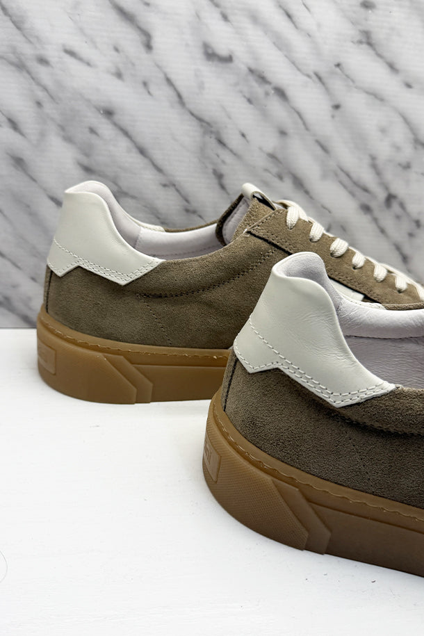 Sneakers-3