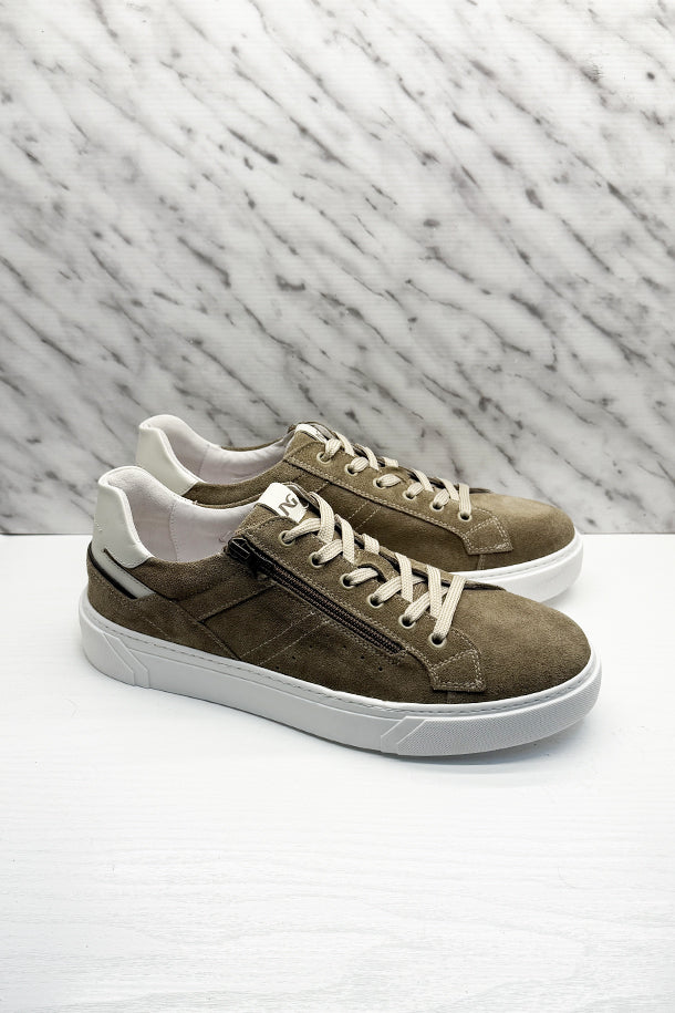 Sneakers-1
